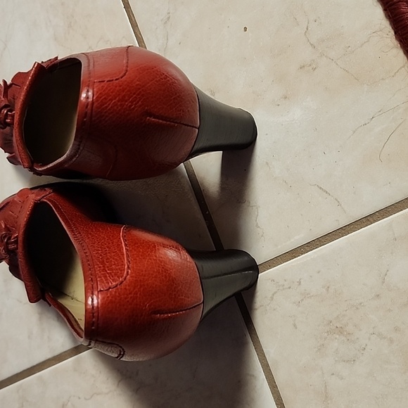 Like New Red leather Talbot heels size 5 $12 - Picture 4 of 4